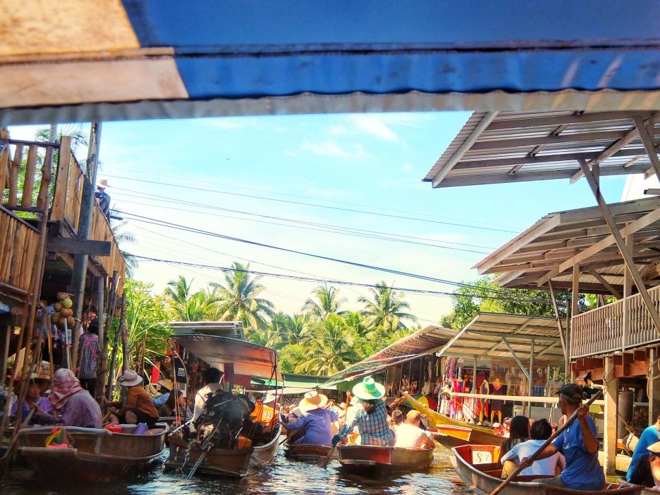 タイの水上マーケットの画像